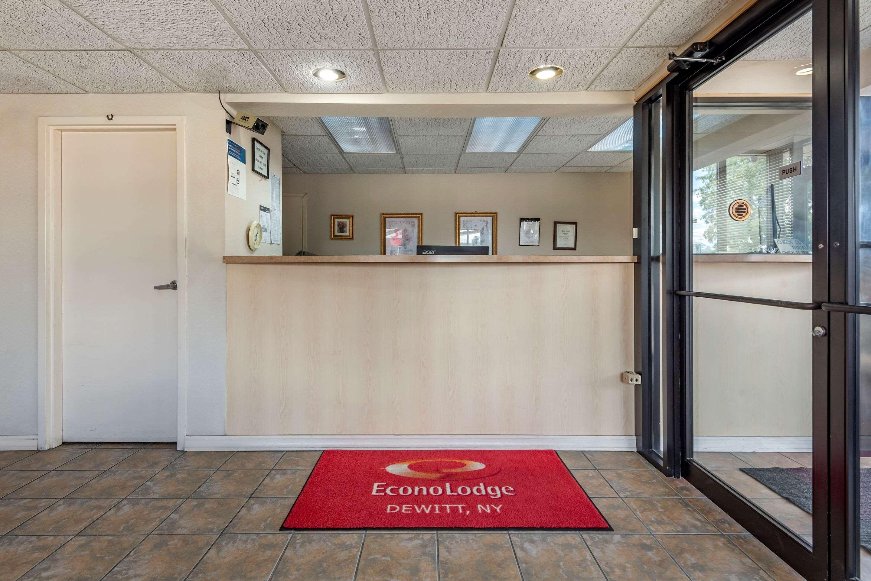 Econo Lodge Dewitt I-90 Exterior photo