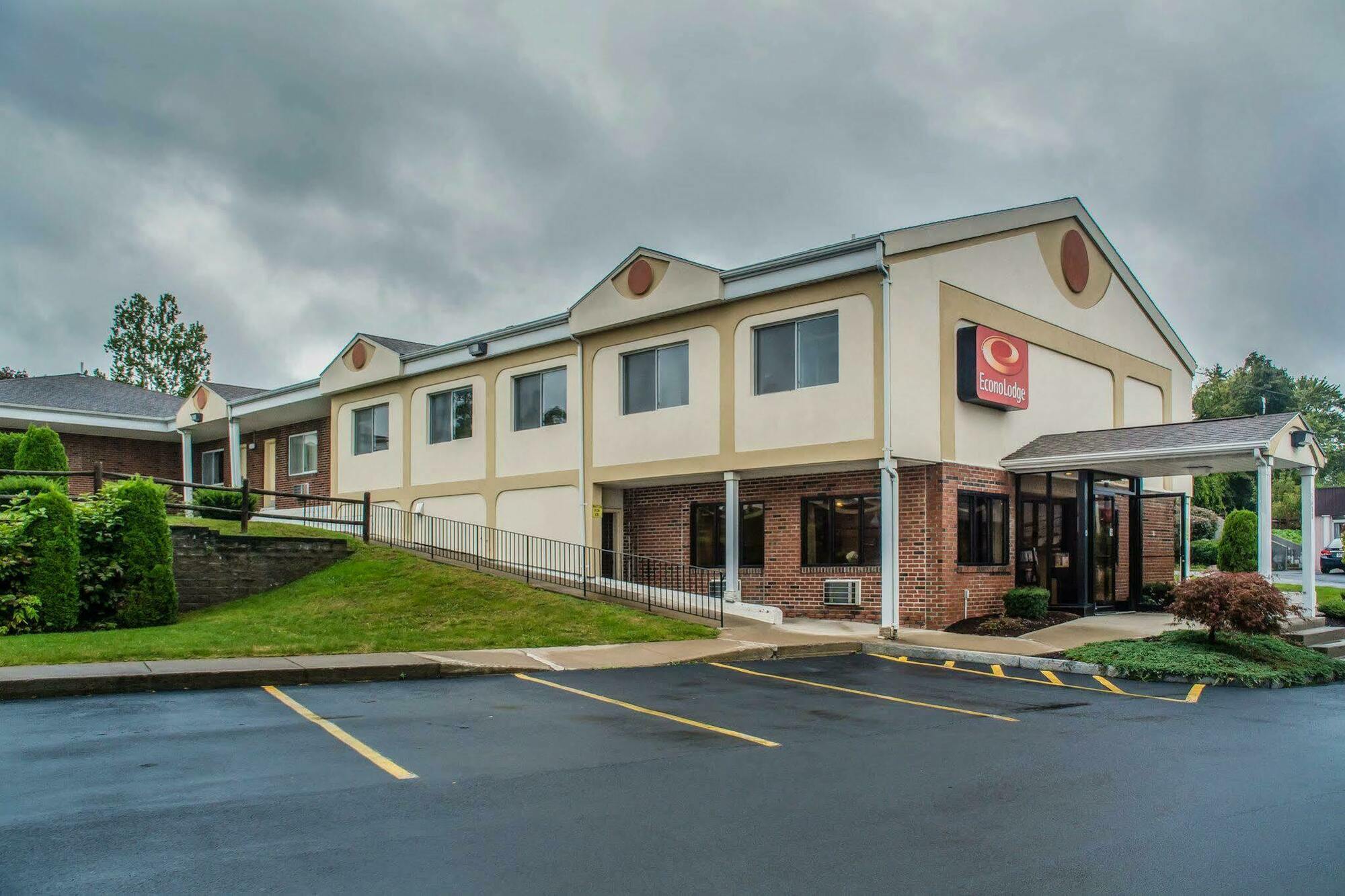 Econo Lodge Dewitt I-90 Exterior photo